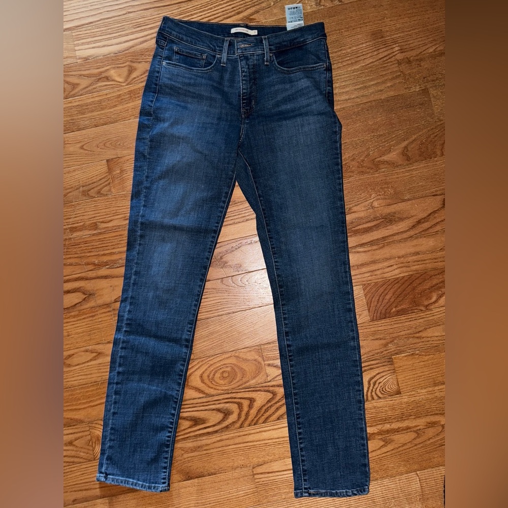 Levi’s 312 Shaping Slim jeans size 31/32